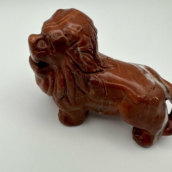 Red Jasper and Quartz Lion Crystal Carving - Picture 2 of 7